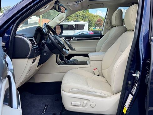 Used 2023 Lexus GX 460 Premium w/ Accessory Package AWD/4WD image 9