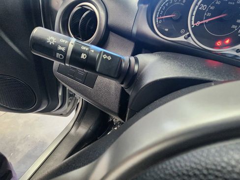 Used 2011 MAZDA MAZDA2 Touring FWD image 36