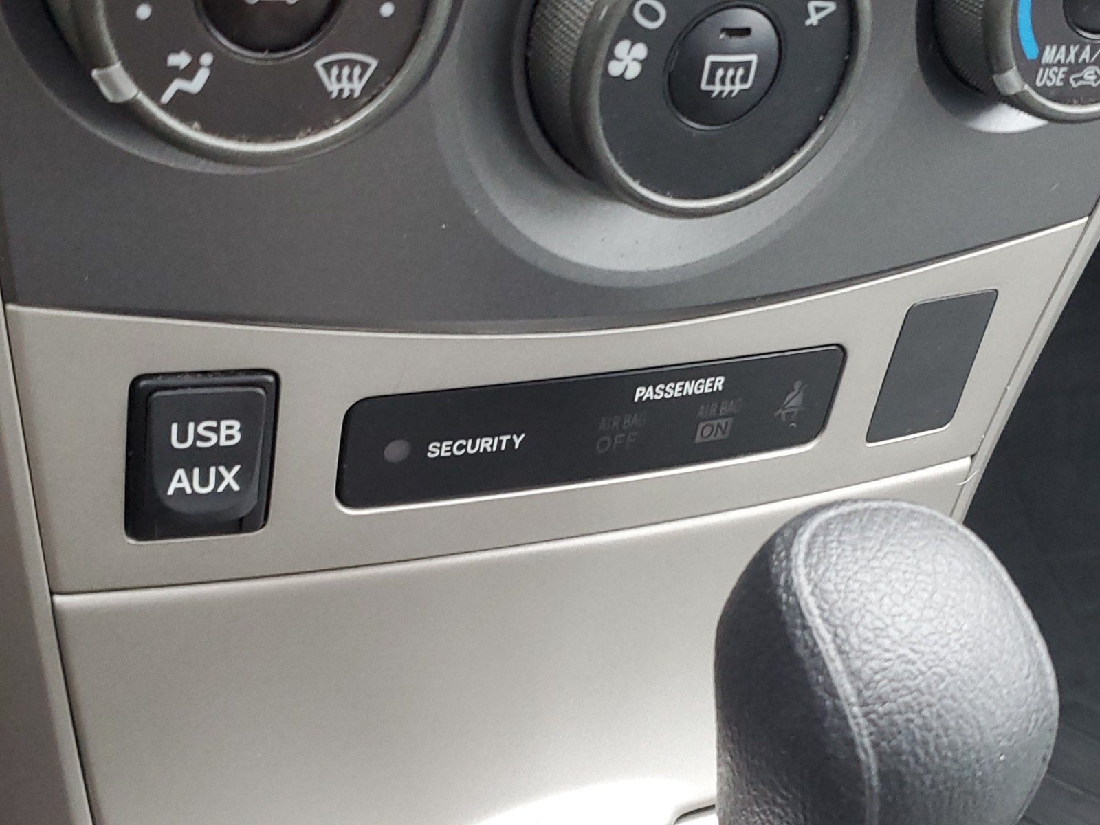 Used 2013 Toyota Corolla LE FWD image 28