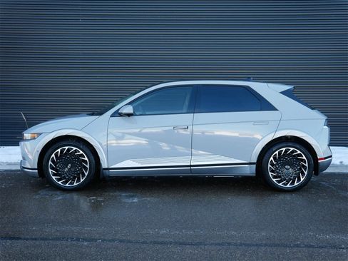Used 2024 Hyundai Ioniq 5 Limited image 2