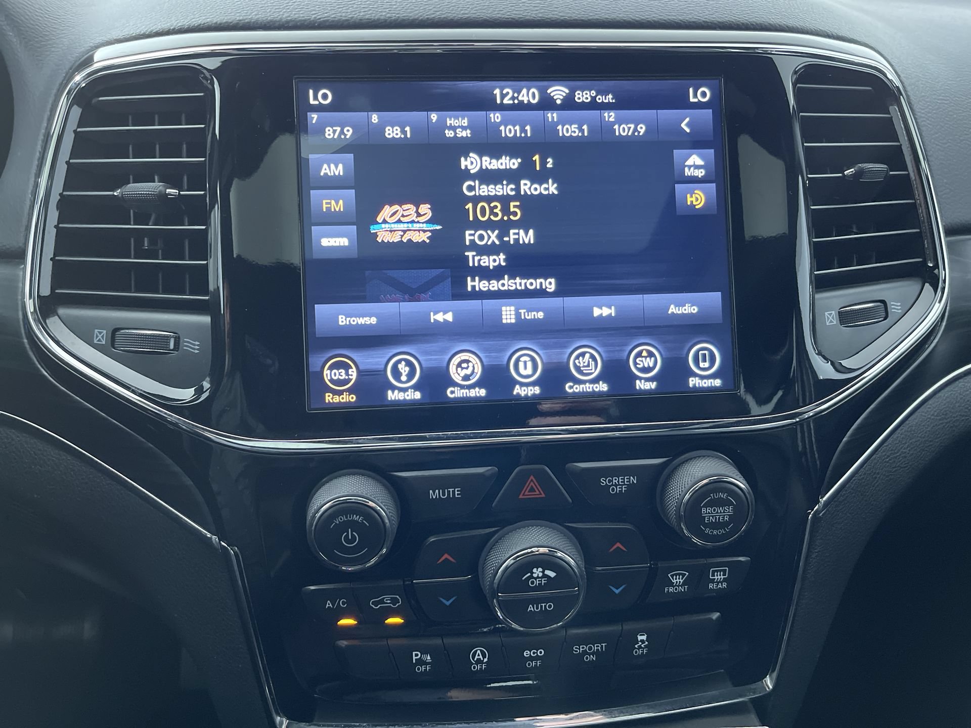 Used 2019 Jeep Grand Cherokee Limited w/ Trailer Tow Group IV AWD/4WD image 18