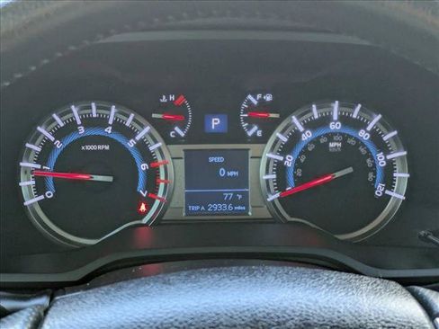 Used 2018 Toyota 4Runner SR5 AWD/4WD image 10