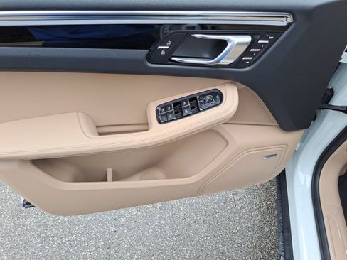 New 2026 Porsche Macan image 24