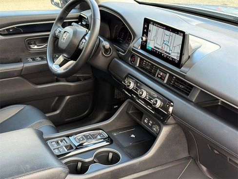 Used 2024 Honda Pilot Touring image 10