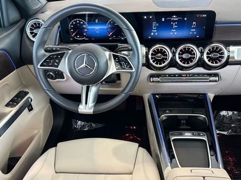 Certified 2026 Mercedes-Benz GLB 250 4MATIC image 18