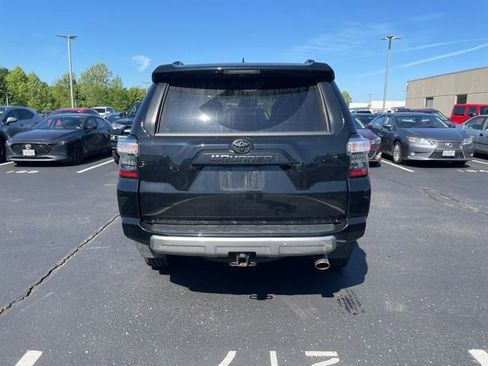 Used 2020 Toyota 4Runner TRD Off-Road Premium w/ Moonroof Package AWD/4WD image 4