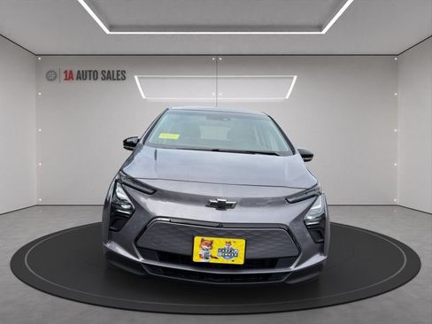 Used 2023 Chevrolet Bolt LT w/ Infotainment Package FWD image 8