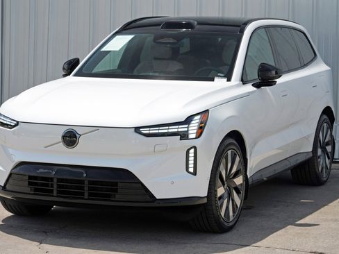 Used 2025 Volvo EX90 Ultra image 48