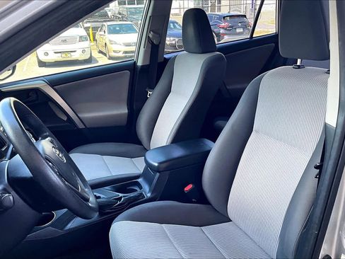 Used 2014 Toyota RAV4 LE FWD image 7