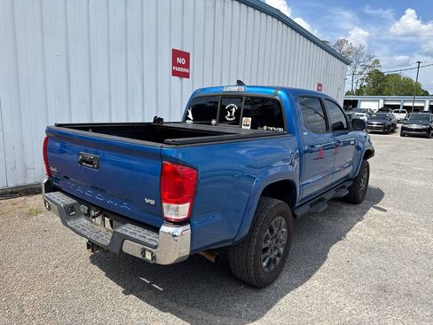 Used 2017 Toyota Tacoma SR5 AWD/4WD image 8