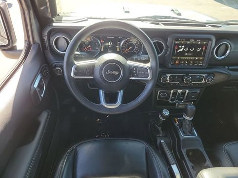 Used 2020 Jeep Wrangler Unlimited Sahara image 16