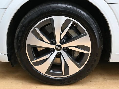 Used 2024 Audi Q8 e-tron Premium Plus w/ Premium Plus Package AWD/4WD image 12