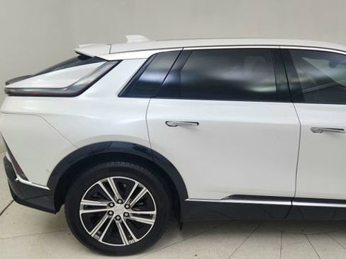 Used 2024 Cadillac Lyriq Luxury image 7