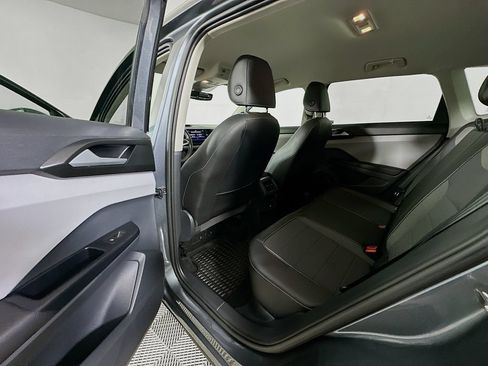 Used 2023 Volkswagen Taos SE w/ Black Wheel Package FWD image 18