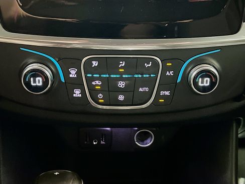 Used 2020 Chevrolet Traverse LT FWD image 11