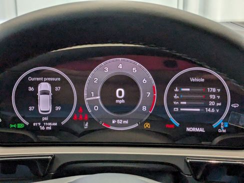 Used 2025 Porsche Cayenne image 16