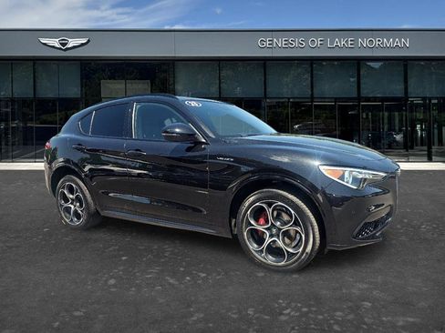 Used 2023 Alfa Romeo Stelvio Veloce AWD/4WD image 3