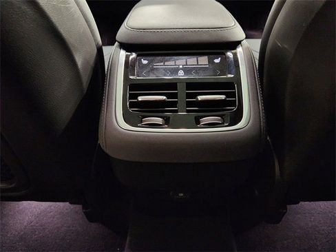 Used 2025 Volvo XC90 B5 Plus image 31