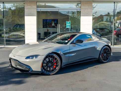 Used 2023 Aston Martin V8 Vantage Coupe image 37