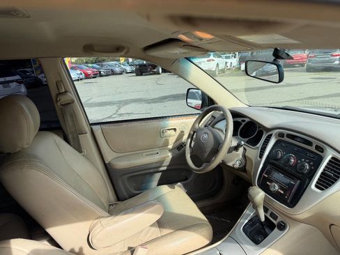Used 2006 Toyota Highlander 4WD w/ 3rd Row image 13