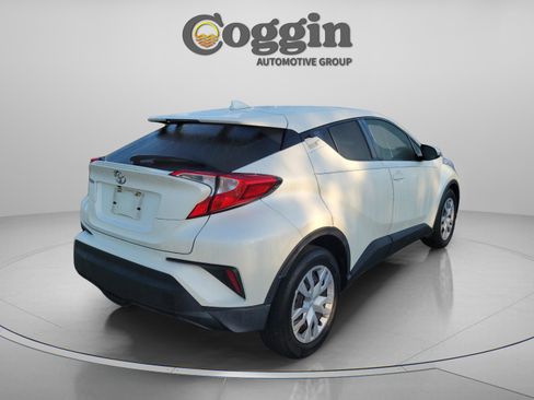Used 2020 Toyota C-HR LE image 5