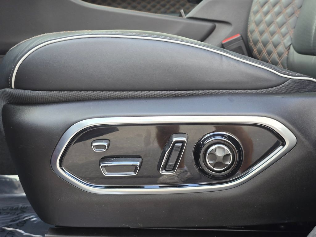 Used 2025 Jeep Grand Cherokee L Summit AWD/4WD image 34