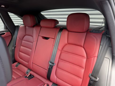 Certified 2024 Porsche Macan S AWD/4WD image 9