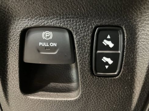 Used 2019 RAM 1500 Laramie image 15