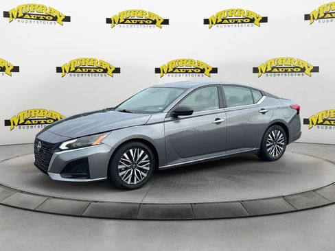 Used 2024 Nissan Altima 2.5 SV image 1