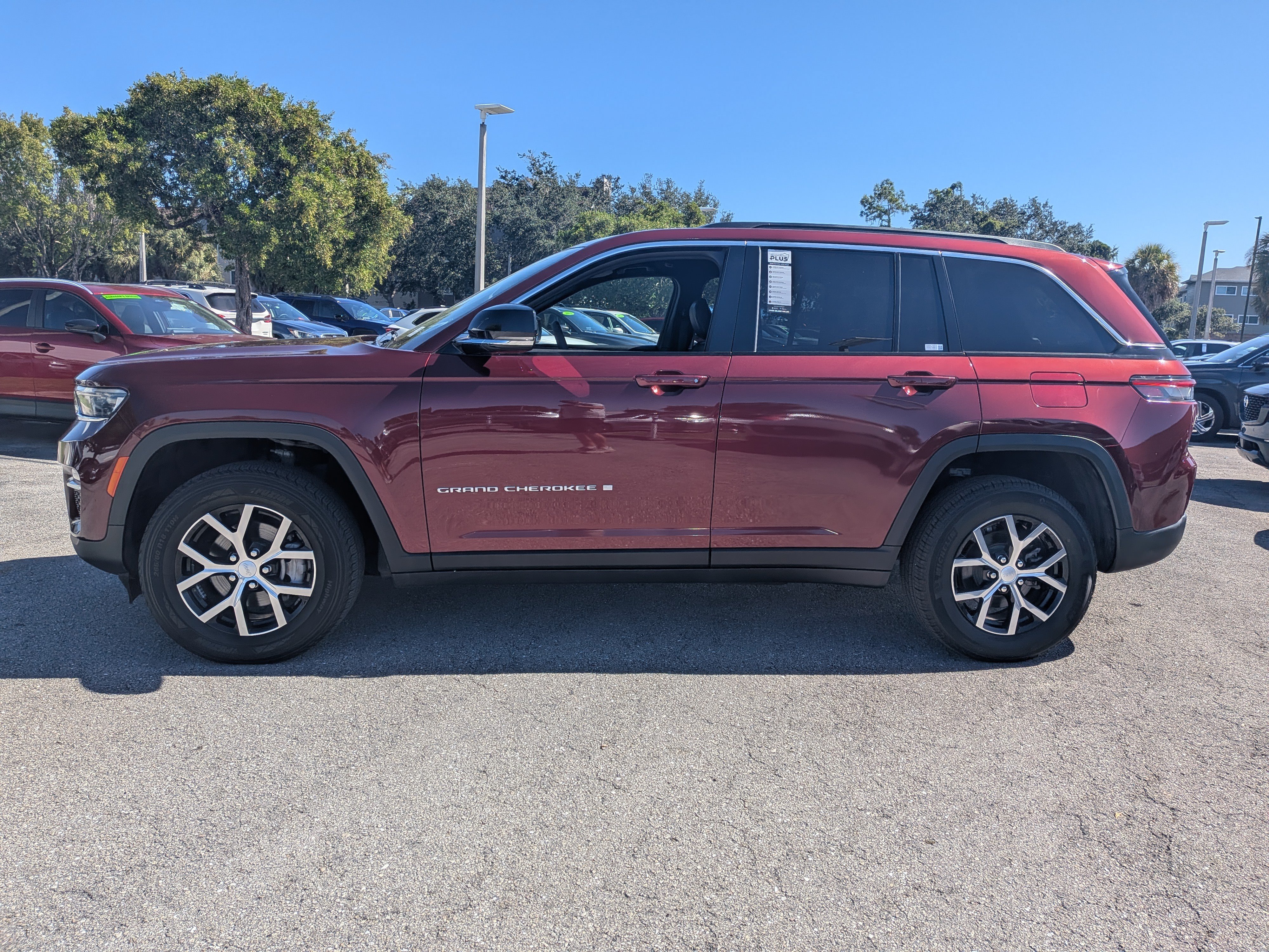 Used 2024 Jeep Grand Cherokee Limited AWD/4WD image 7