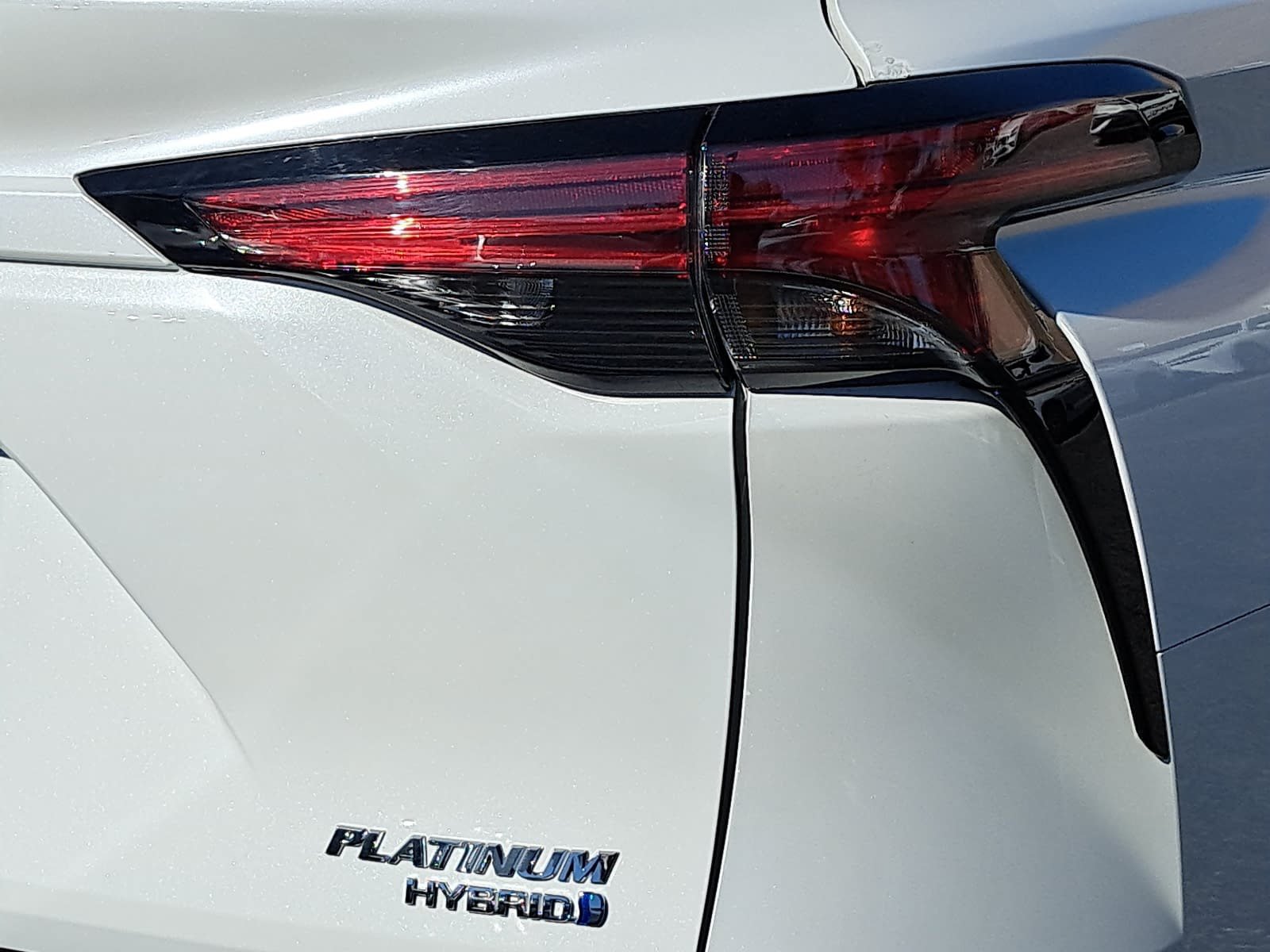 Used 2024 Toyota Sienna Platinum FWD image 39