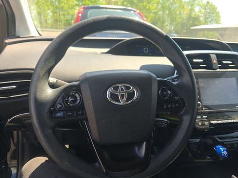 Used 2022 Toyota Prius LE FWD image 13