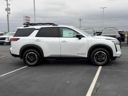 New 2026 Nissan Pathfinder SV image 2