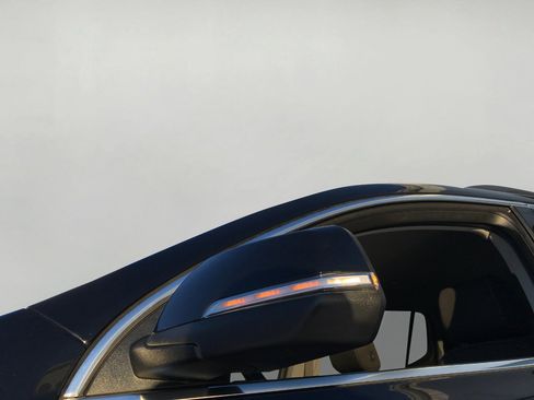 Used 2023 GMC Acadia SLE w/ Driver Convenience Package image 34