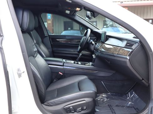 Used 2015 BMW 750i RWD image 16