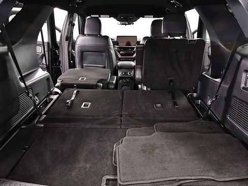 Used 2025 Ford Explorer ST-Line image 30