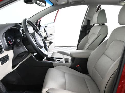 Used 2021 Kia Sportage EX w/ EX Technology Package image 21