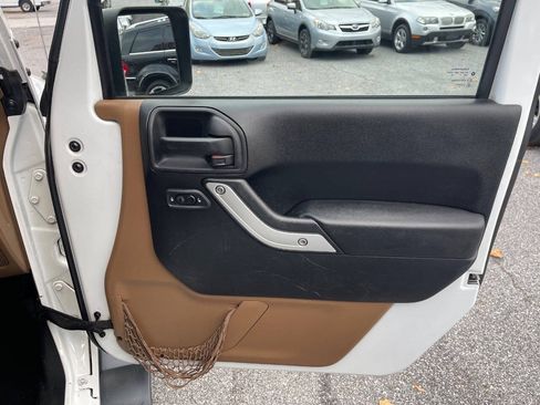 Used 2014 Jeep Wrangler Sahara w/ Connectivity Group AWD/4WD image 26