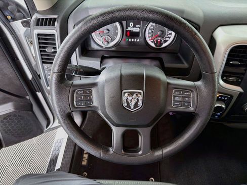 Used 2016 RAM 1500 Classic SLT AWD/4WD image 3