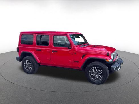 Used 2025 Jeep Wrangler Unlimited Sahara AWD/4WD image 2