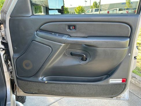 Used 2005 Chevrolet Silverado 2500 LS w/ Heavy-Duty Power Package AWD/4WD image 27