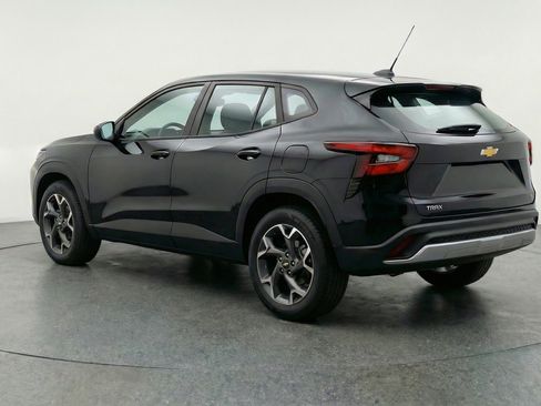 Used 2025 Chevrolet Trax LT FWD image 6