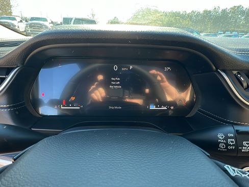 New 2025 Jeep Grand Cherokee Limited w/ Black Appearance Package image 25