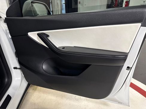Used 2021 Tesla Model Y Long Range image 27