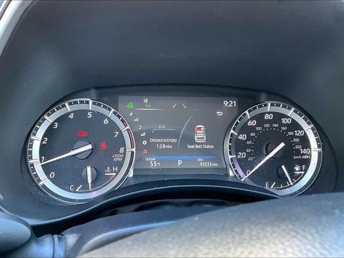 Used 2022 Toyota Highlander XLE AWD/4WD image 2