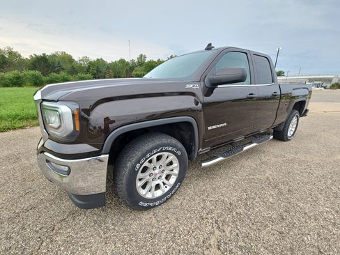 Used 2018 GMC Sierra 1500 SLE w/ SLE Value Package AWD/4WD image 10