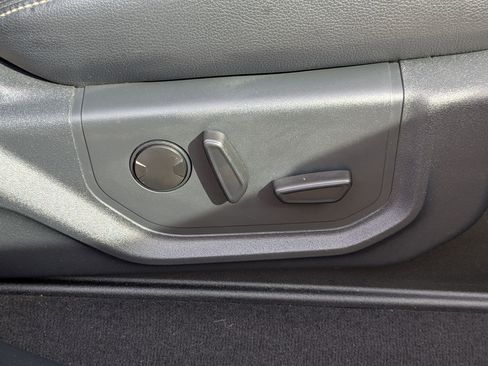 Used 2022 Ford F250 Lariat w/ Chrome Package image 33