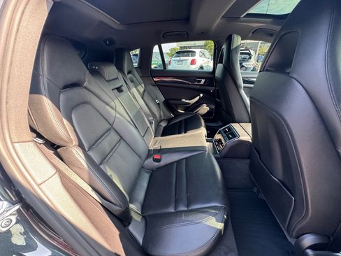 Used 2018 Porsche Panamera 4 image 14
