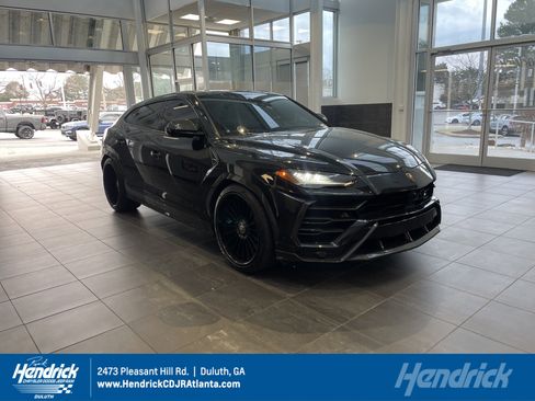 Used 2021 Lamborghini Urus image 1