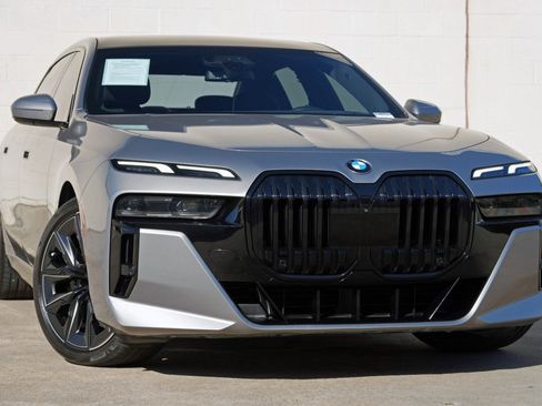 Used 2023 BMW 740i RWD image 4